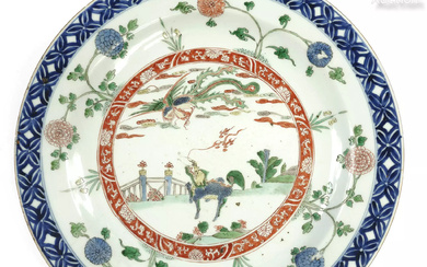 CHINE, Epoque Kangxi, XVIIIe siècle Grand plat en porcelaine