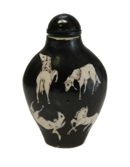 Chinese Enameled Porcelain Snuff Bottle, Horses