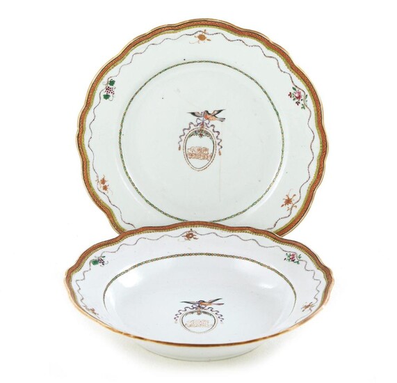 Chinese Export Armorial porcelain dinner and soup plates (35pcs)