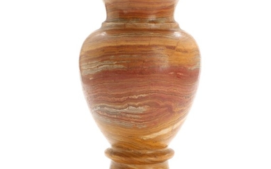 Classic Italian reddish marble vase. 20th century. H. 23.5 cm.