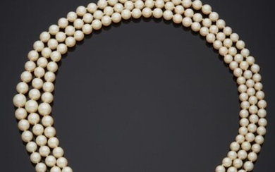 Collier composé de trois rangs de perles... - Lot 572 - Crait + Müller