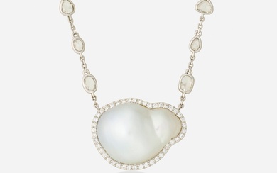 Collier perle de culture baroque, diamant et or blanc Serti d'une perle de culture baroque,...