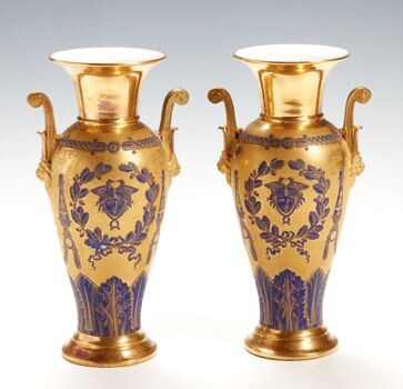 Coppia di vasi a balaustra in porcellana... - Lot 72 - Pierre Bergé & Associés
