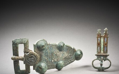DEUX PLAQUES-BOUCLES EN BRONZE Art mérovingien, 5e-7e siècleDont une argentée et ornée de cinq cabochons...
