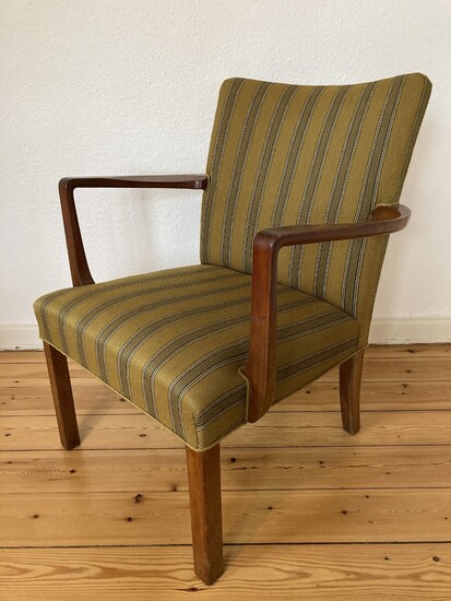 NOT SOLD. Danish cabinetmaker: A mahogany armchair, upholstered in wool. 1950's. – Bruun Rasmussen Auctioneers...