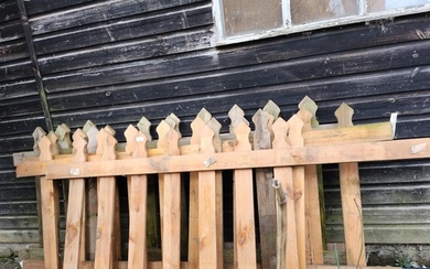 Five x picket fencing 180cm wide x 85cm tall