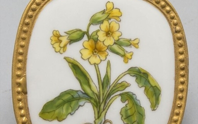 Flora Danica Brosche/Anhäger mit Primel / A Flora Danica brooch/pendant with a yellow primrose, Royal...