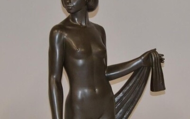 Francisco CATALA (XXe siècle) " Jeune femme nue agenouillée " Sculpture en grès de Lladro...