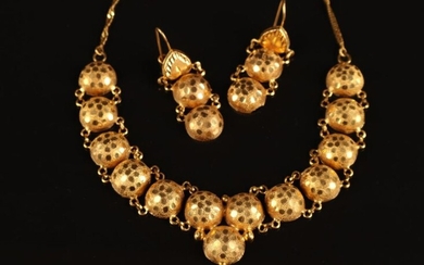 GOLD SET composed of the necklace of 40.5 cm and...