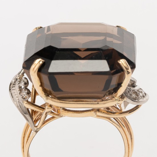 Gold Ring Set with Smokey Quartz and Diamonds