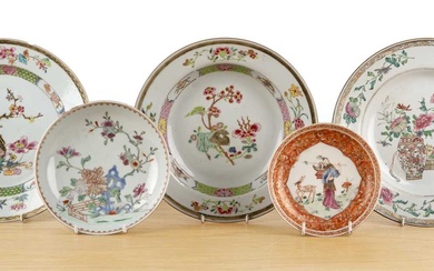Group of porcelain Chinese, 18th/19th Century to include two famille...