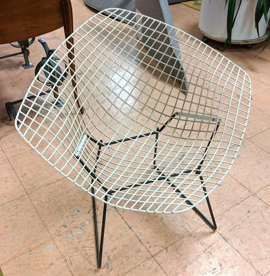 Harry Bertoia Diamond Chair. White and Black. Mesh.