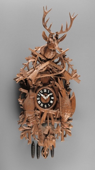 Horloge à coucou surdimensionnée Forêt-Noire, 20e siècle, bois de tilleul sculpté, horloge murale très richement...