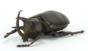 Japanese patinated bronze rhinoceros beetles, with hinged wi...