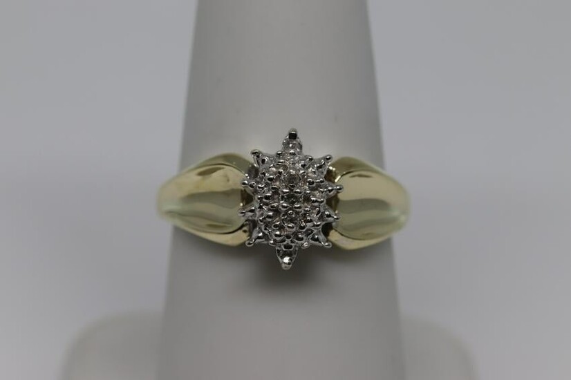 Lady's Diamond Ring