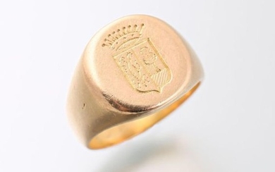 Lady's signet ring in yellow gold 750 thousandths,...