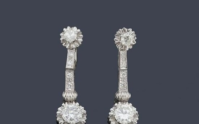 Long earrings with brilliant cut diamonds of approx.