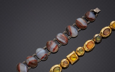 Lot comprenant : collier en métal doré Edouard RAMBAUD à décor de cabochons et bracelet...