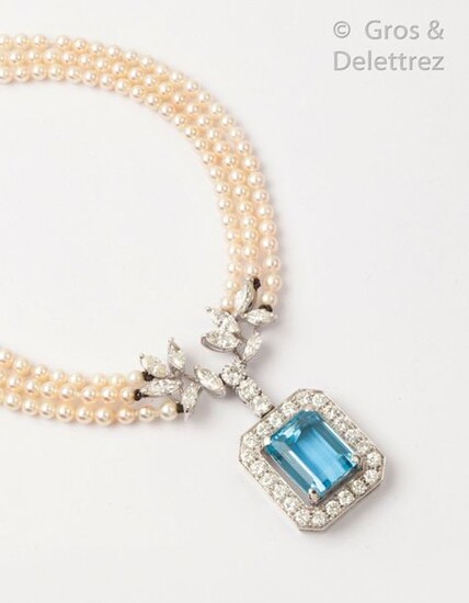 Necklace composed of three rows of cultured pearls, adorned with a central motif set with a large rectangular aquamarine cut in a brilliant cut diamond surround and surmounted by shuttle diamonds. The white gold ratchet clasp is set with brilliant-cut...