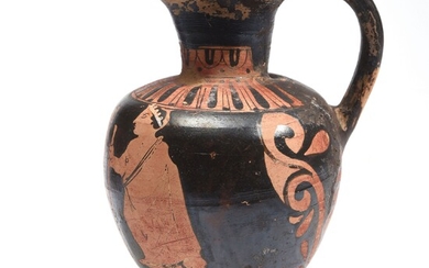 OENOCHOÉ À FIGURES ROUGES Grande-Grèce, art apulien, seconde moitié du IVe s. av. J.-C. Terre-cuite...
