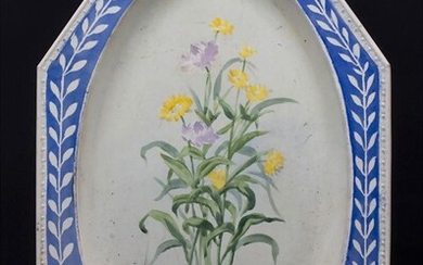 Oktogonale Platte mit Blumenmalerei / A creamware plate with flowers, Creil-Montereau & Choisy-le-Roi, um 1800...