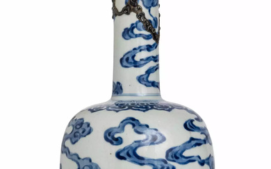 Ⓟ VIETNAM, XIXe siècle Vase en porcelaine "Bleu de Hue"