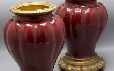 Paar Vasen mit Bronzemontur / A pair of creamic vases with bronze mounts, Frankreich, Mitte...