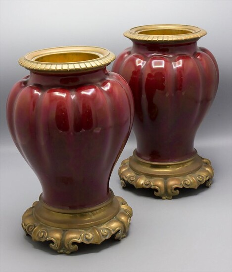 Paar Vasen mit Bronzemontur / A pair of creamic vases with bronze mounts, Frankreich, Mitte...