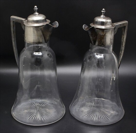 Paar Weinkaraffen mit Silbermontur / A pair of claret jugs with silver mount, William Hutton...
