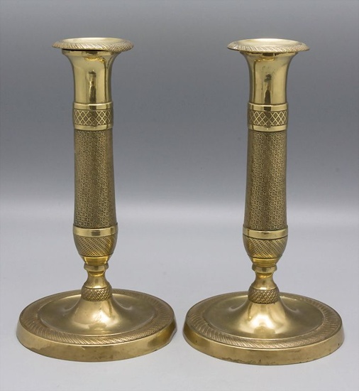 Paar französische Empire Leuchter / A pair of bronze Empire candlesticks, Frankreich, um 1810