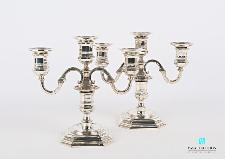 Paire de candélabres à trois bras de lumières... - Lot 172 - Vasari Auction