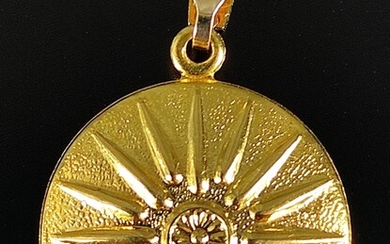 Pendant, curved outwards, one side with sun relief, the other with profile, 585/14K yellow gold, 2