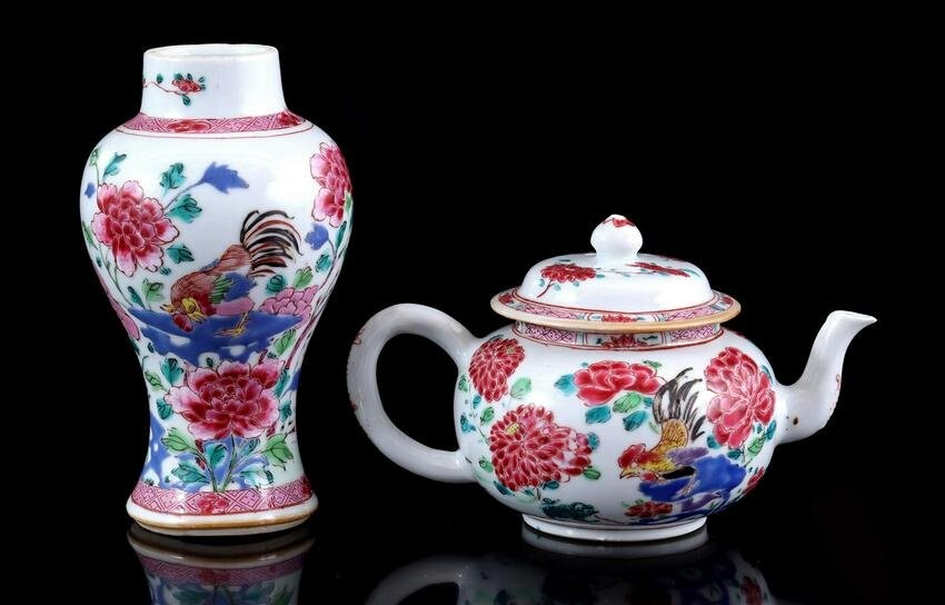Porcelain Famille Rose teapot with rooster and padin