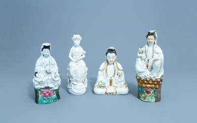 Quatre figures de Guanyin assis en porcelaine blanc de Chine famille rose et doré, 19ème/20ème siècle