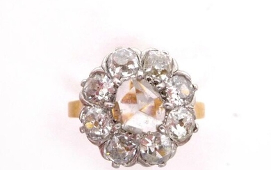 RING in 18K yellow gold and platinum with a flower holding a rose cut diamond in the center in a ring of old cut diamonds. TDD: 52. Gross weight : 4.56 gr. A diamond, platinium and gold ring.