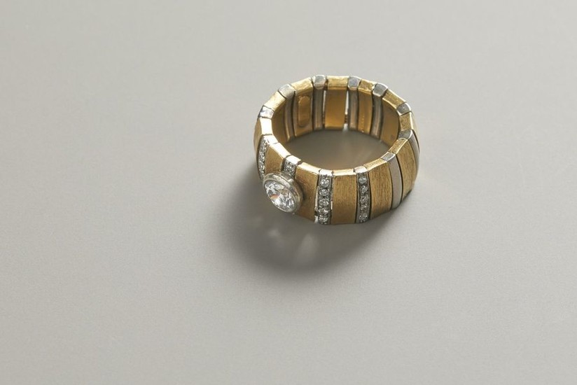Ring in gold and white gold with diamonds...