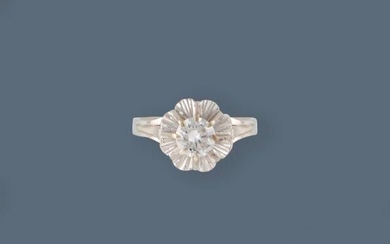 SOLITAIRE en or gris serti d'un diamant taille moderne de 0,75 ct. Poids brut total...