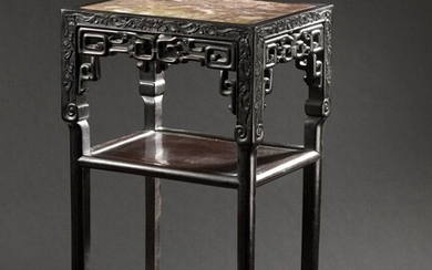 Sellette en bois noirci et plateau de marbre Chine, XXe siècle Les bandeaux à décor...