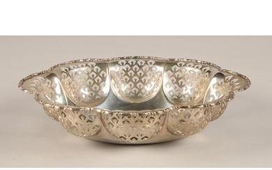 Silver pierced scalloped edge bowl, assay marked Chester 193...