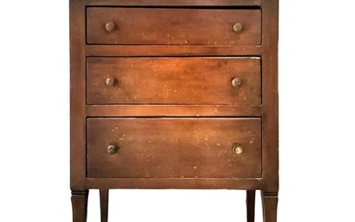 Small walnut chest of drawers with three drawers, nineteenth century