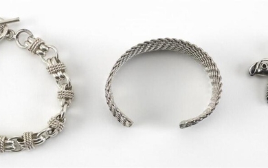 THREE PIECES OF STERLING SILVER JEWELRY 1) Mesh...