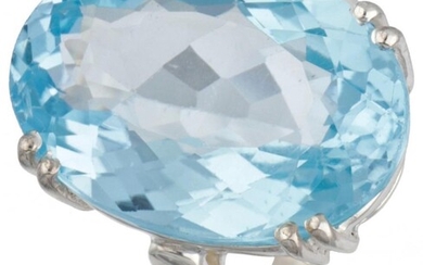 Sterling zilveren solitair ring bezet met blauwe topaas.