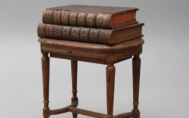 TROMPE L'OEIL TABLE WITH ARRANGEMENT OF BOOKS, England o. 1900 with parts from the 18th century.