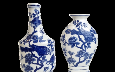 青花瓶两件一组 TWO BLUE AND WHITE VASES