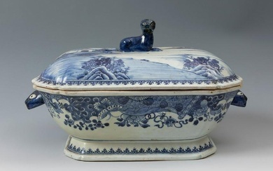 Tureen. Company of the Indies, 18th century. Ceramics. It has slight wear.