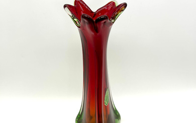 VINTAGE POINTED GLASS VASE FROM VENICE - RED AND GREEN, MADE IN MURANO.