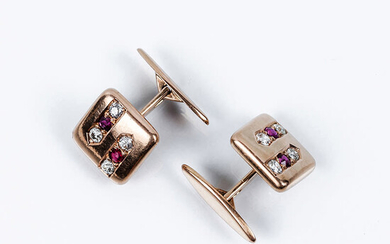 Vintage square cufflinks in rose gold decorated with a...