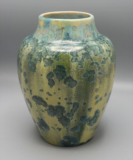 Ziervase / A decorative ceramic vase, Pierrefonds, Frankreich, um 1915