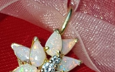 14 kt. Yellow gold with opal and diamonds - Pendant Opal - Diamonds