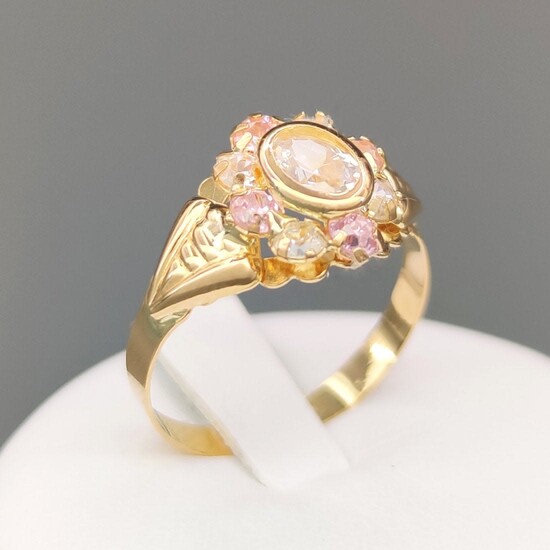 18 kt yellow gold ring with zircons
